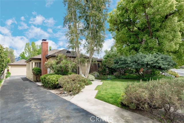 Detail Gallery Image 2 of 33 For 1717 Riverside Dr, Glendale,  CA 91201 - 2 Beds | 1 Baths