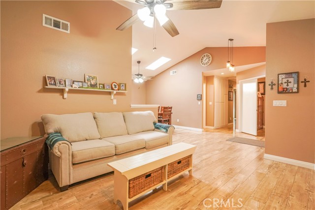 Detail Gallery Image 7 of 38 For 6335 Thunder Bay, Jurupa Valley,  CA 92509 - 3 Beds | 2 Baths