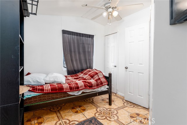 17225 Valley Boulevard, Fontana CA: https://media.crmls.org/medias/7bb67e97-c85d-4e25-9d16-9162801b910d.jpg
