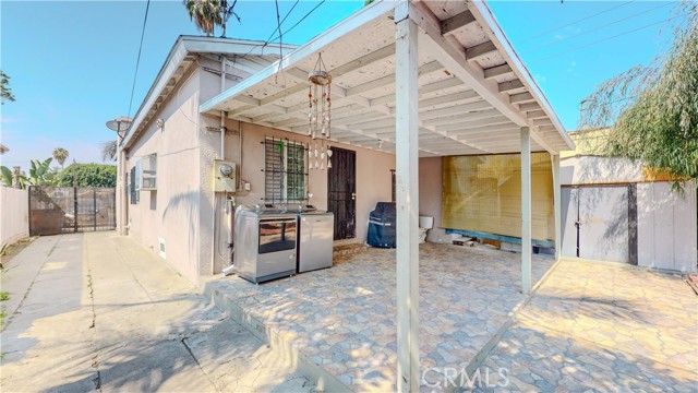754 76th Street, Los Angeles, California 90001, 2 Bedrooms Bedrooms, ,1 BathroomBathrooms,Single Family Residence,For Sale,76th,PW24143222