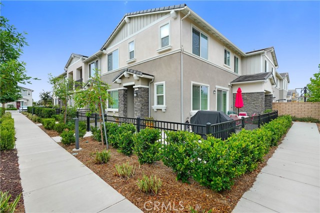 Detail Gallery Image 4 of 24 For 16502 Casa Grande Ave #321,  Fontana,  CA 92336 - 2 Beds | 2/1 Baths