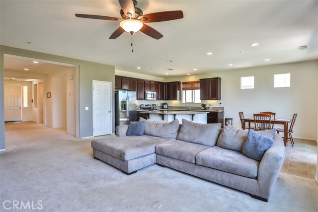 Detail Gallery Image 8 of 33 For 4146 Lovitt Cir, Lake Elsinore,  CA 92530 - 3 Beds | 2 Baths