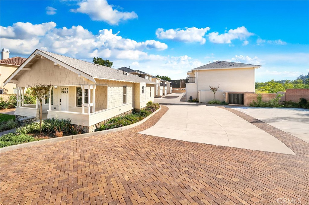 650 W Grand Avenue