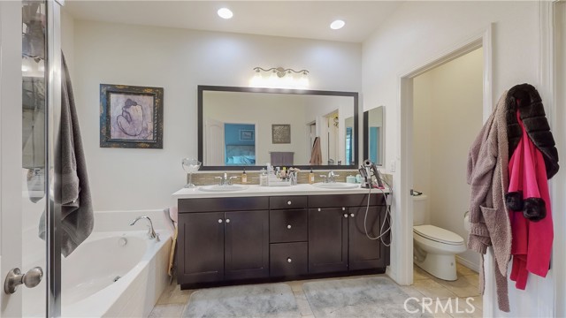 Detail Gallery Image 8 of 24 For 22075 Barrington Way, Saugus,  CA 91350 - 3 Beds | 2/1 Baths