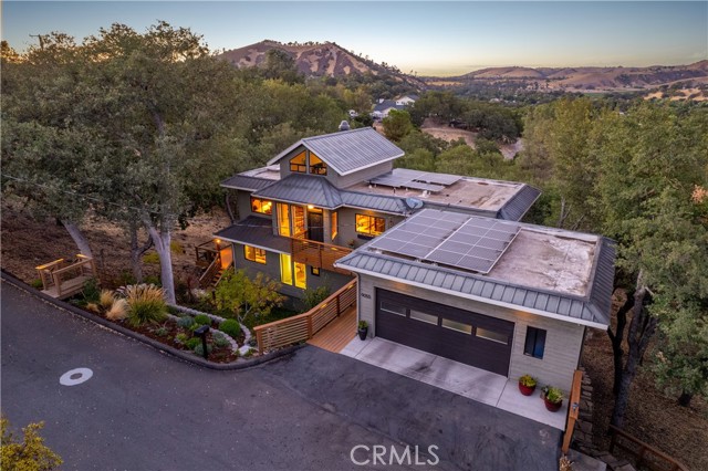 9055 Junipero Avenue, Atascadero CA: https://media.crmls.org/medias/7bba3e9f-674d-4046-b2d2-7b11bd7bdaee.jpg