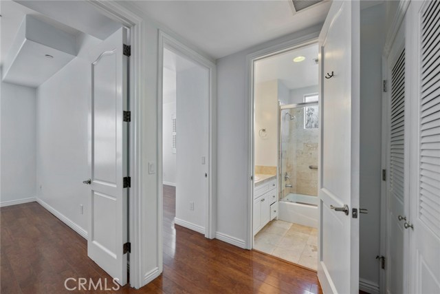 Detail Gallery Image 22 of 36 For 5027 Colfax Ave #1,  Valley Village,  CA 91601 - 3 Beds | 3 Baths