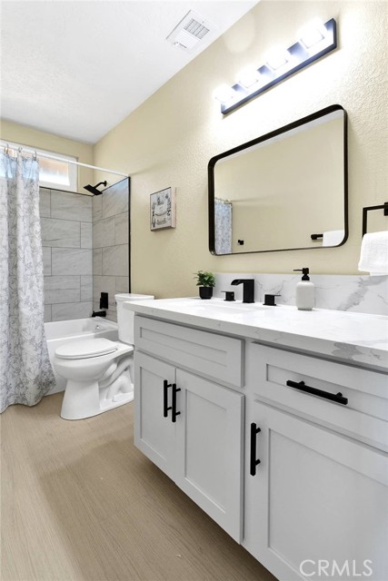 15130 Flathead Road, Apple Valley CA: https://media.crmls.org/medias/7bbaeda7-5afd-444f-853a-ee89e0461aad.jpg