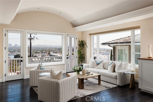 Detail Gallery Image 32 of 69 For 125 Kings Pl, Newport Beach,  CA 92663 - 5 Beds | 6/1 Baths