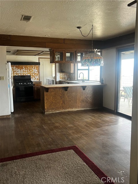 Detail Gallery Image 13 of 36 For 7795 E Ave, Hesperia,  CA 92345 - 4 Beds | 2/1 Baths