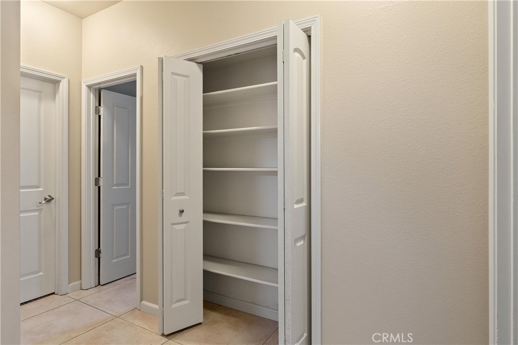 https://media.crmls.org/medias/7bbb910a-b1ea-4536-8fed-30d59cd89edb.jpg?preset=X-Large