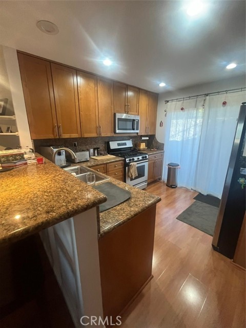 Detail Gallery Image 6 of 20 For 191 Calle Mayor, Redondo Beach,  CA 90277 - 3 Beds | 3 Baths