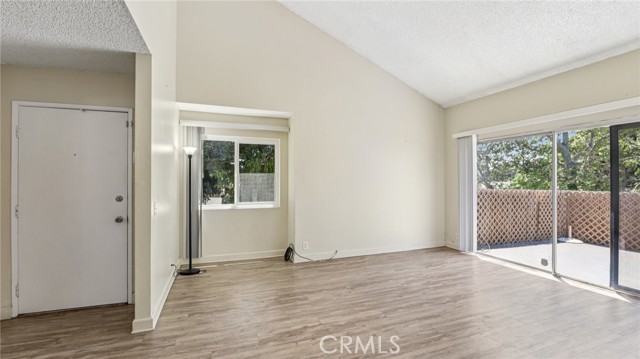 6816 Alondra Boulevard, Paramount CA: https://media.crmls.org/medias/7bbbffb9-d077-4803-9431-d09887724d6e.jpg