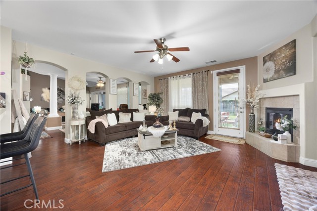 11113 Cypress Falls Avenue, Bakersfield CA: https://media.crmls.org/medias/7bbc4ce7-7435-461b-a461-ec8ffb76cccd.jpg