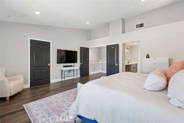 Detail Gallery Image 19 of 38 For 5179 Knollwood Way, Woodland Hills,  CA 91364 - 4 Beds | 3 Baths