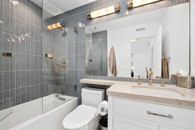 7 Canyon Island Drive, Newport Beach CA: https://media.crmls.org/medias/7bbd0504-7f6f-416b-b400-8ade435abb2c.jpg
