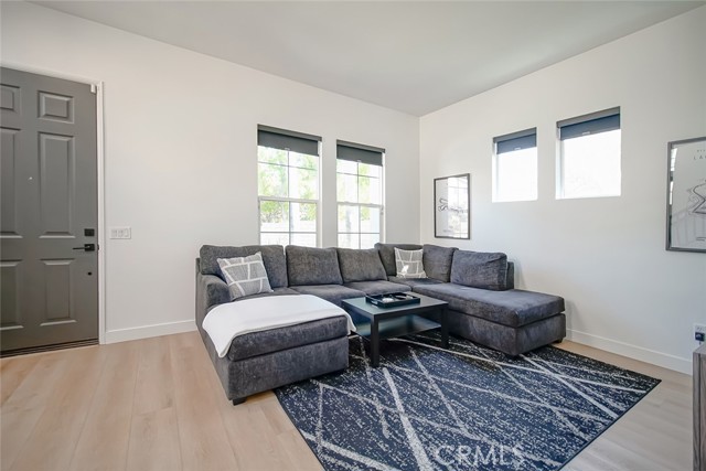 Detail Gallery Image 11 of 58 For 542 Arbor Ct, Simi Valley,  CA 93065 - 4 Beds | 2/1 Baths