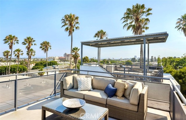 1035 19th Street, Santa Monica CA: https://media.crmls.org/medias/7bbd9bcf-312d-442c-a0a8-ea83334a3df5.jpg
