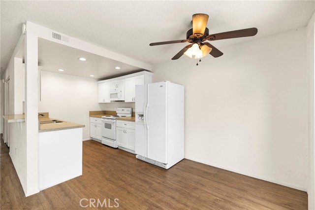 Detail Gallery Image 10 of 34 For 4256 Bodega Bay Way, Oceanside,  CA 92058 - 3 Beds | 2 Baths