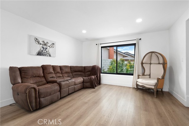 3550 Goldenrod Circle, Seal Beach CA: https://media.crmls.org/medias/7bbf873a-a8a5-4bb1-ad20-0dc12fb32b31.jpg