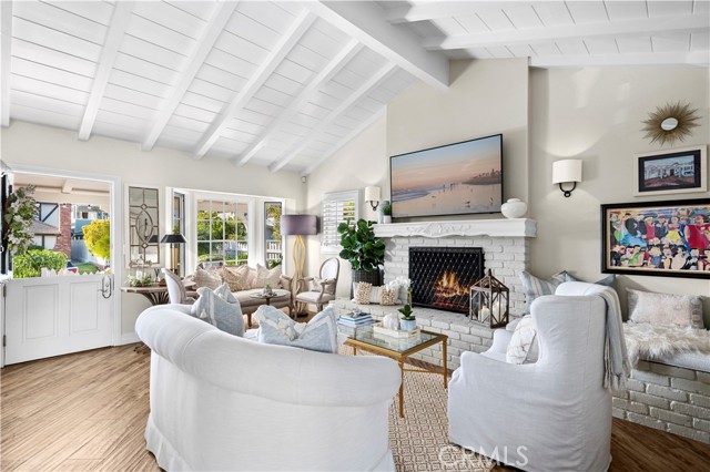 708 Orchid Avenue, Corona del Mar CA: https://media.crmls.org/medias/7bc00b92-3faf-42b9-b84c-2124af9368d2.jpg