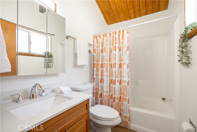 2395 Hunsaker Drive, Running Springs CA: https://media.crmls.org/medias/7bc1597d-8861-4c8e-a0f6-8e1c6a7d3af1.jpg