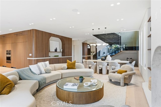 Detail Gallery Image 10 of 41 For 16782 Otsego, Encino,  CA 91436 - 6 Beds | 6/1 Baths