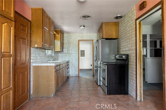 3061 W Oregon Street, Rialto CA: https://media.crmls.org/medias/7bc1a0d5-1439-4d3b-9956-a88f8c315c9c.jpg