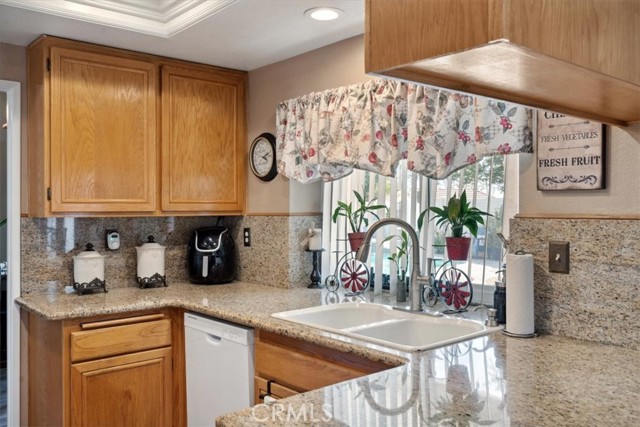 Detail Gallery Image 8 of 31 For 29159 Palm View Ln, Highland,  CA 92346 - 4 Beds | 3 Baths