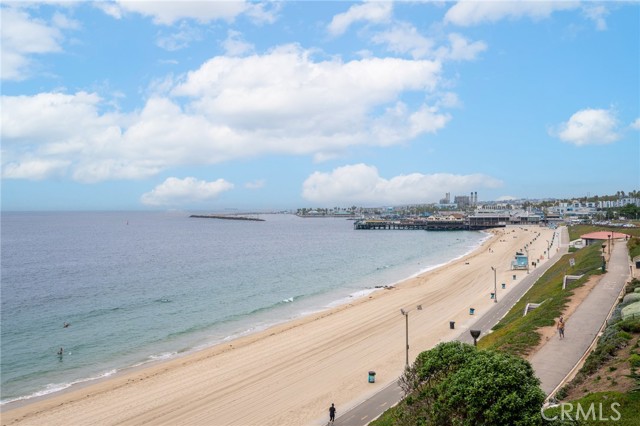 565 Esplanade, Redondo Beach, California 90277, 1 Bedroom Bedrooms, ,1 BathroomBathrooms,Residential,For Sale,Esplanade,SB24051265