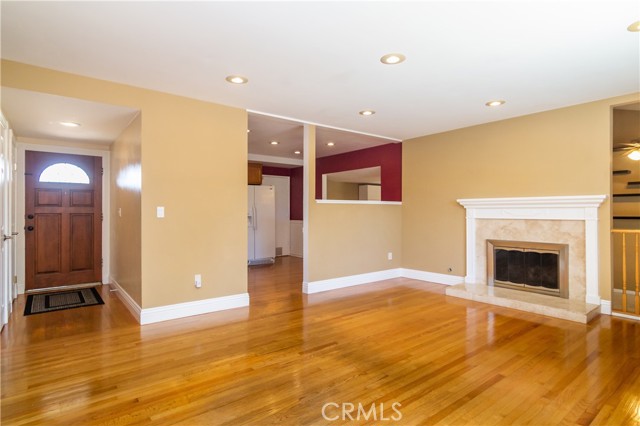 Detail Gallery Image 3 of 18 For 1033 Tapies Ct, Newbury Park,  CA 91320 - 3 Beds | 1/1 Baths