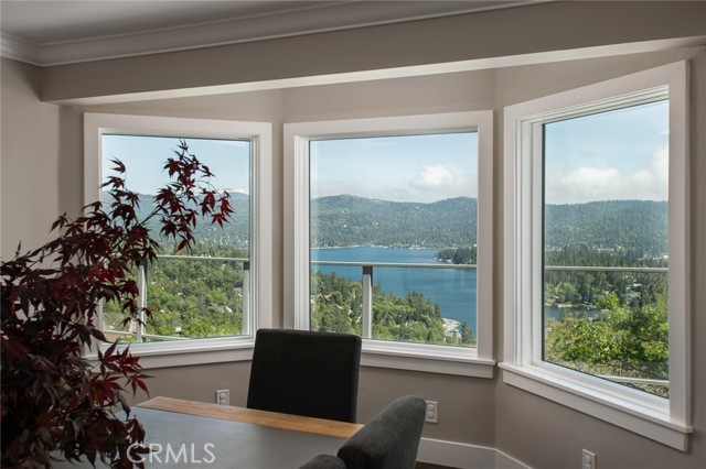 Detail Gallery Image 2 of 30 For 27417 Matterhorn Dr, Lake Arrowhead,  CA 92352 - 3 Beds | 3/1 Baths