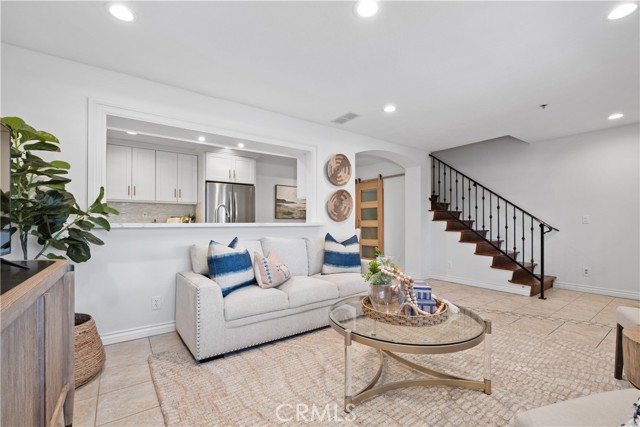 409 Utica Avenue, Huntington Beach CA: https://media.crmls.org/medias/7bc37725-f293-4162-ab49-b670bee13bdb.jpg