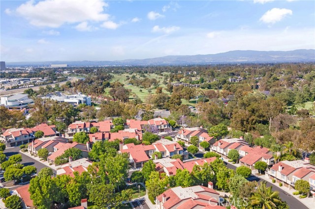 164 Stanford Court, Irvine CA: https://media.crmls.org/medias/7bc44f5a-3855-40b3-bf63-8c86497b1342.jpg