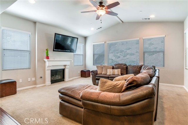 Detail Gallery Image 10 of 38 For 25837 Wilderness Way, Menifee,  CA 92584 - 4 Beds | 3/1 Baths