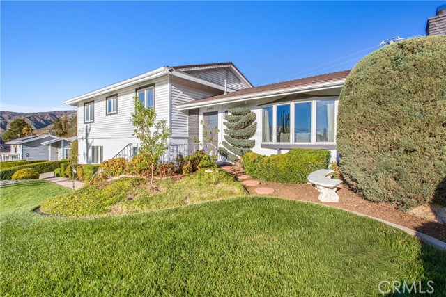 Detail Gallery Image 2 of 34 For 11493 Casa Blanca St, Yucaipa,  CA 92399 - 4 Beds | 2/1 Baths