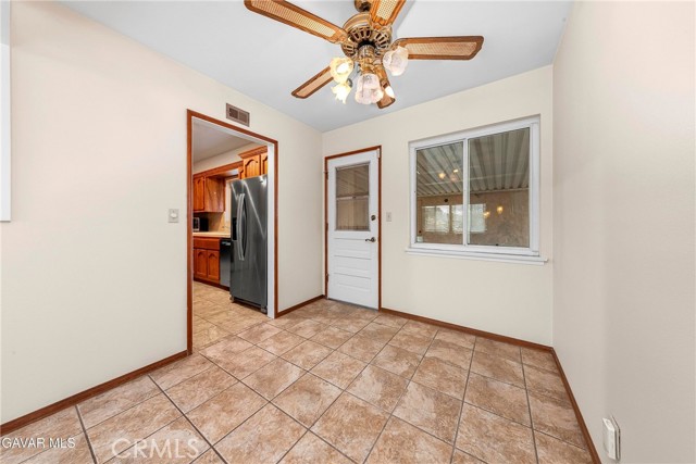 Detail Gallery Image 10 of 35 For 2149 E Avenue Q1, Palmdale,  CA 93550 - 3 Beds | 2 Baths