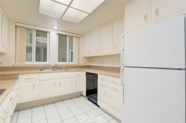 Detail Gallery Image 12 of 32 For 126 Avenida Majorca #O,  Laguna Woods,  CA 92637 - 2 Beds | 2 Baths