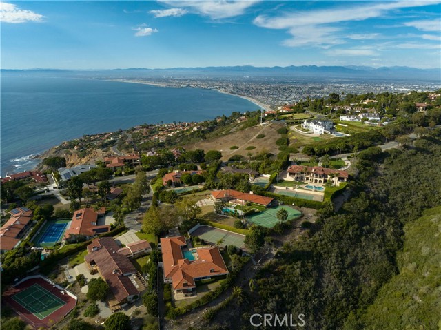 Detail Gallery Image 13 of 75 For 984 La Cresta Pl, Palos Verdes Estates,  CA 90274 - 6 Beds | 4 Baths