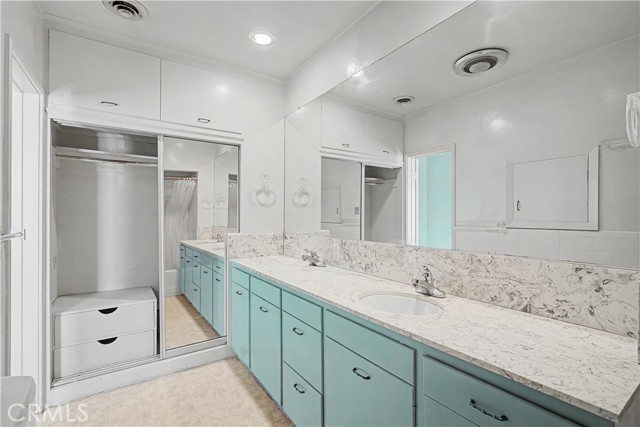 Detail Gallery Image 18 of 46 For 2125 Manhattan, Hermosa Beach,  CA 90254 - 4 Beds | 3 Baths