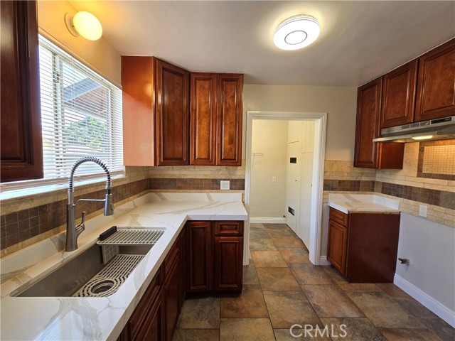 Detail Gallery Image 2 of 18 For 11417 Amboy Ave, San Fernando,  CA 91340 - 3 Beds | 1 Baths