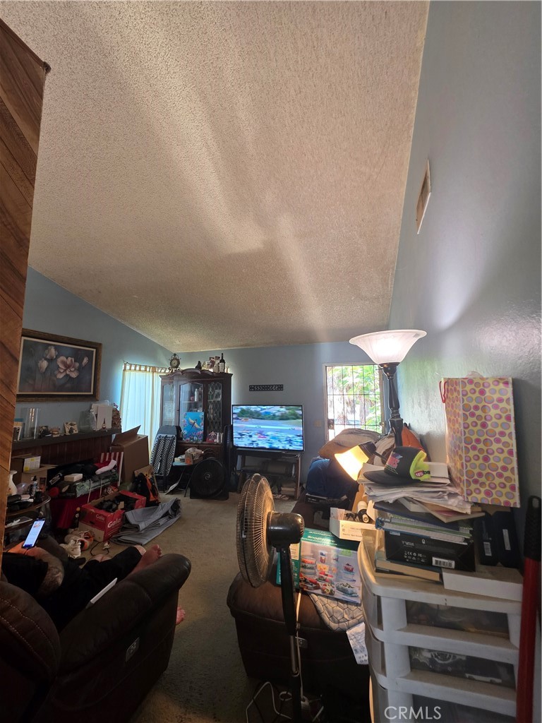 https://media.crmls.org/medias/7bc65b47-49e5-4a7e-8c4d-ffda06177f33.jpg?preset=X-Large