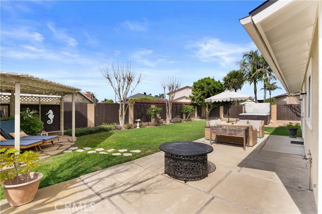 Detail Gallery Image 17 of 38 For 20851 Lancelot Ln, Huntington Beach,  CA 92646 - 4 Beds | 2 Baths