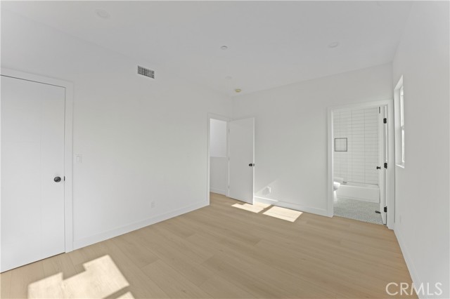 4511 Rosewood Avenue, Los Angeles CA: https://media.crmls.org/medias/7bc77637-ed7d-48c1-8a01-be9dcc1ba5fe.jpg