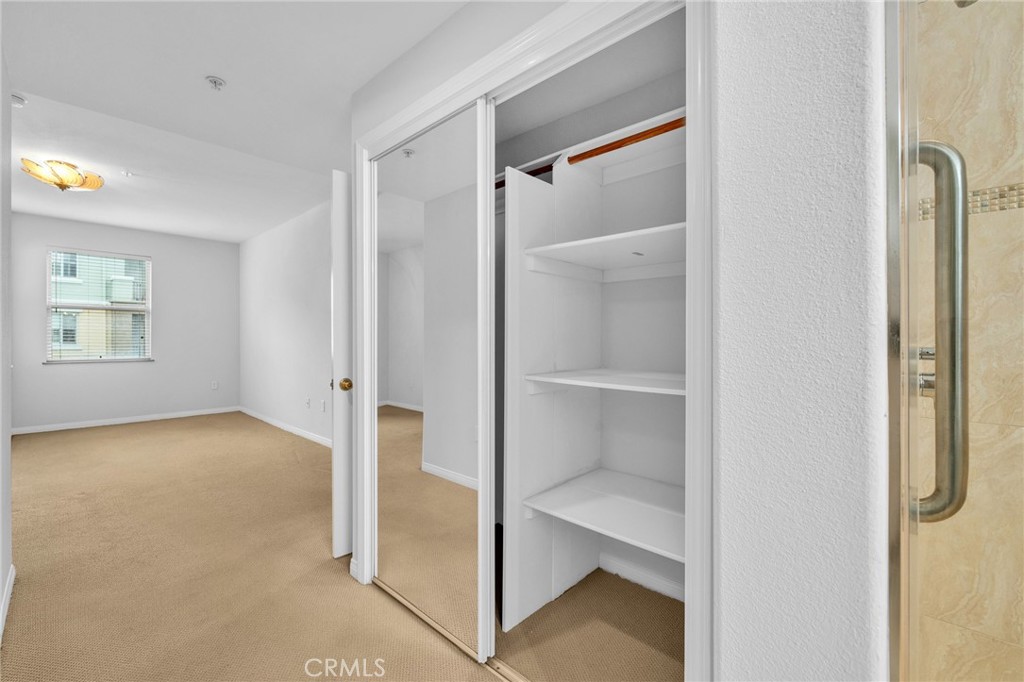 https://media.crmls.org/medias/7bc78e44-cd22-4fef-9de4-631d32ead9e6.jpg?preset=X-Large