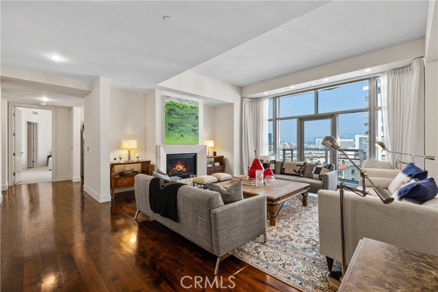 10776 Wilshire Boulevard, Los Angeles CA: https://media.crmls.org/medias/7bc8aabe-64cc-462c-bb8e-1e6e30024f83.jpg