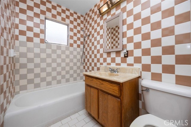 Detail Gallery Image 28 of 28 For 2006 W Wilshire Ave, Santa Ana,  CA 92704 - 3 Beds | 2 Baths