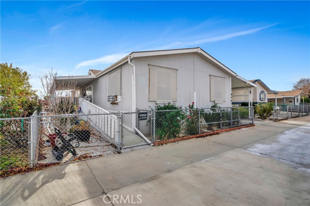 Detail Gallery Image 3 of 42 For 45465 25th St #8,  Lancaster,  CA 93535 - 5 Beds | 2 Baths