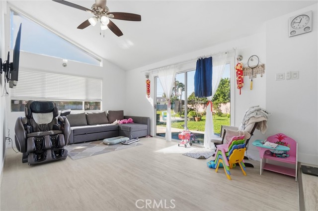 Image 9 of 15 For 11355 Desmond Street