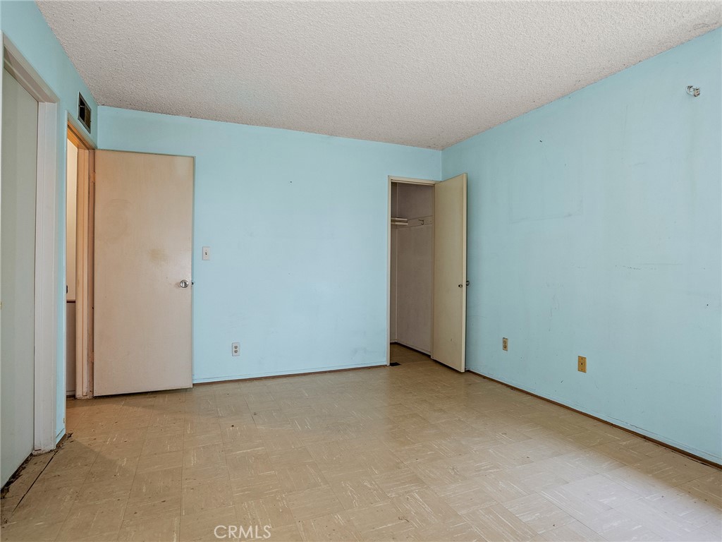 https://media.crmls.org/medias/7bc9d58c-c04e-4019-a84d-7ae53723e72b.jpg?preset=X-Large