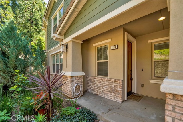 Detail Gallery Image 3 of 38 For 986 Sweetbriar Ln #B,  Azusa,  CA 91702 - 2 Beds | 2 Baths